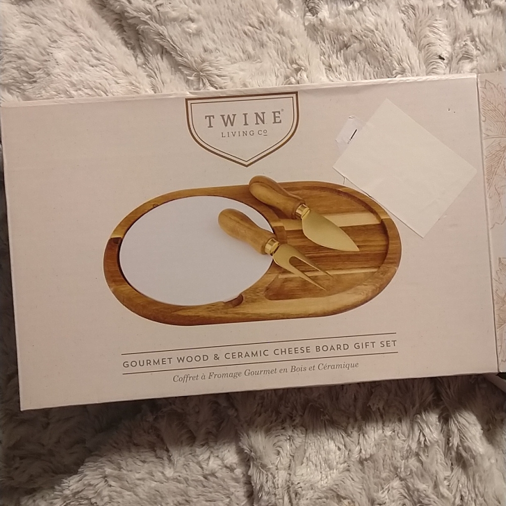 Cheese board & utensils